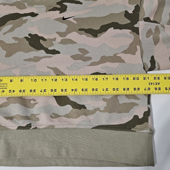 Nike Crew Neck WomensTraining Long Sleeve Camo Dri Fit Size XS Oversized - Picture 6 of 6
